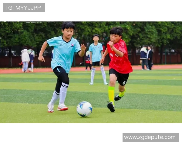 张芳的足球人生：从草地到绿茵场的深度对话与成长故事